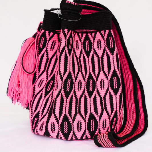 【la narrativa】コロンビア先住民族ワユー手編みバッグ モチーラ・ウナエブラ M ピンクブラック | 一点物 フェアトレード ショルダーバッグ