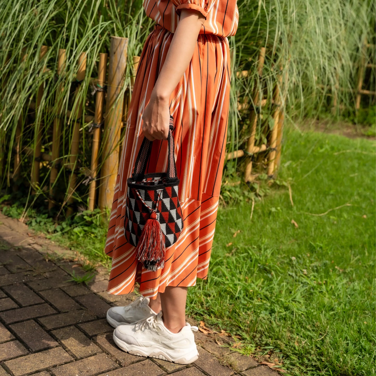 La Narrativa: Colombian Indigenous Wayuu Handwoven Mochila Unaebla Bag, Small, Black | One-of-a-Kind Fairtrade Shoulder Bag