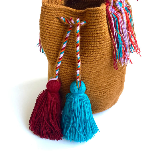 【la narrativa】コロンビア先住民族ワユー手編みバッグ モチーラ・フリンジ・ハンドバッグ ブラウン | 一点物 フェアトレード