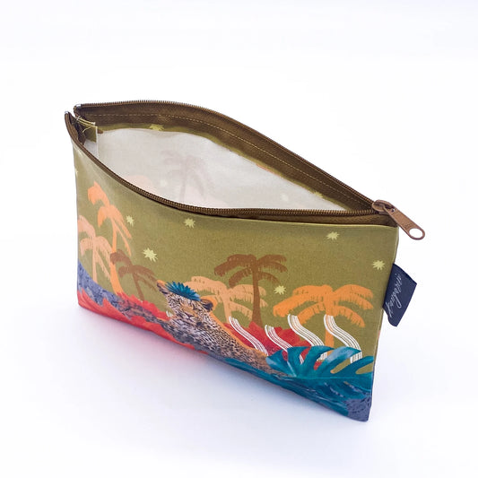 薄型・小物 | 旅行・化粧品収納 | 撥水加工 エシカル雑貨 Kangarui カンガルイ サファリポーチ Sandy Leopard サンディレオパルドM