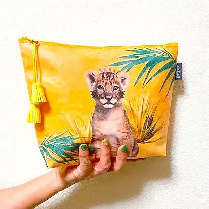 Kangarui カンガルイ サファリポーチ Curious Simba キュリアスシンバ L