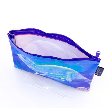 薄型・小物 | 旅行・化粧品収納 | 撥水加工 エシカル雑貨 Kangarui カンガルイ サファリポーチ Curious Chameleon キュリアスカメレオン M
