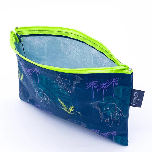薄型・小物 | 旅行・化粧品収納 | 撥水加工 エシカル雑貨 Kangarui カンガルイ サファリポーチ Night Tembo ナイトテンボ M