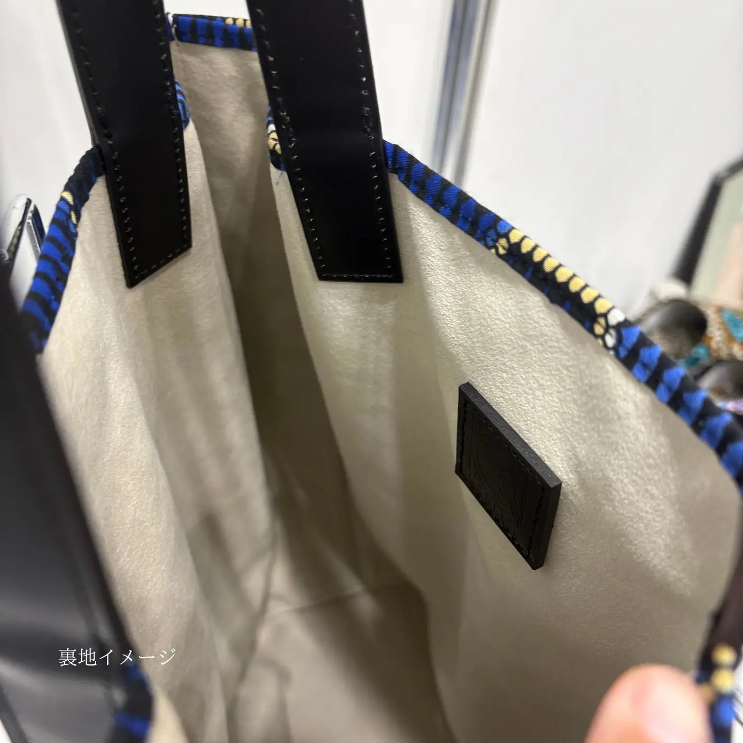 新色追加【KARL&C】アフリカリバーシブルバッグ | ナイジェリアアンカラ布 大容量 A4対応 レザーハンドル 高耐久