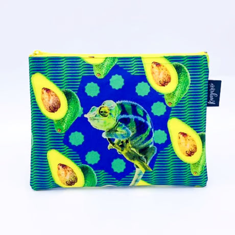【Kangarui】アボカド×カメレオン 化粧ポーチ 撥水 Mサイズ(薄型)｜日本製 小物入れ 旅行 ケニアアート